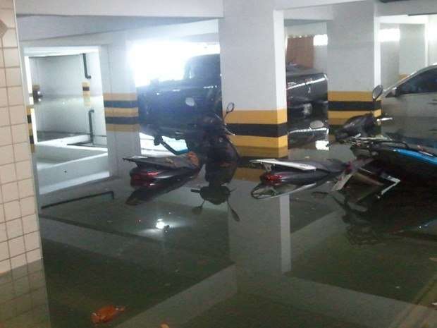 inundacao em garagem do condominio