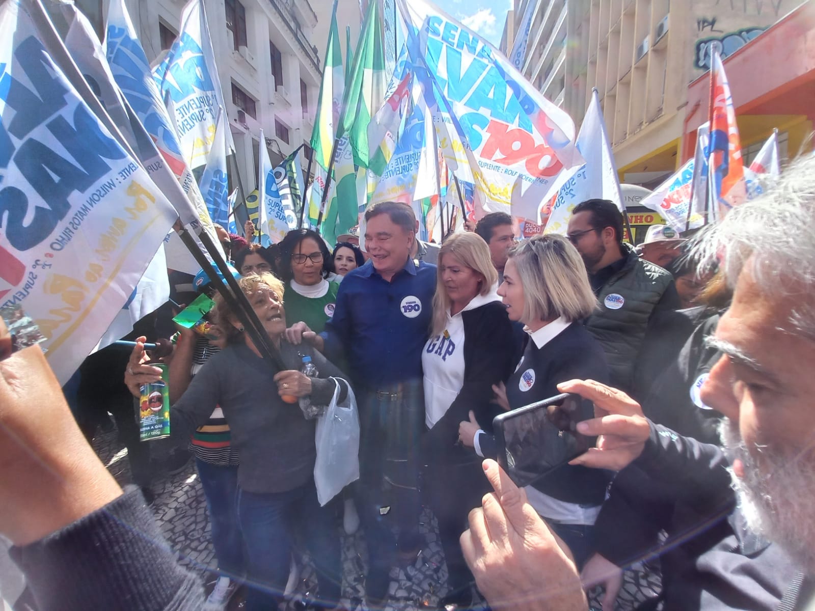 1664043867 899 Greca convoca Curitiba para votar em Alvaro Dias