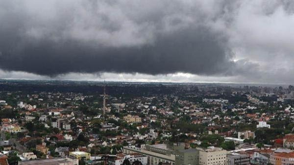 Curitiba tem chuva moderada, mas Defesa Civil mantém monitoramento