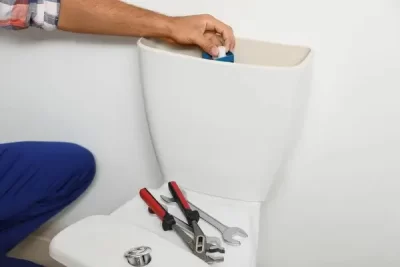 O que fazer quando a água do chuveiro não escoa