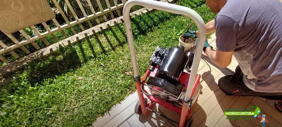 - Como evitar problemas graves com o desentupimento regular em Pinhais