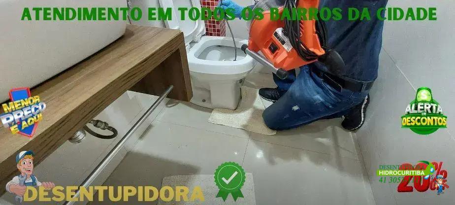 Quando chamar um profissional para desentupir cano de esgoto