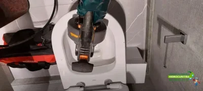 infiltração no teto do banheiro apartamento