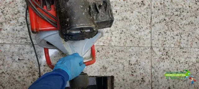 desobstrução de conduíte