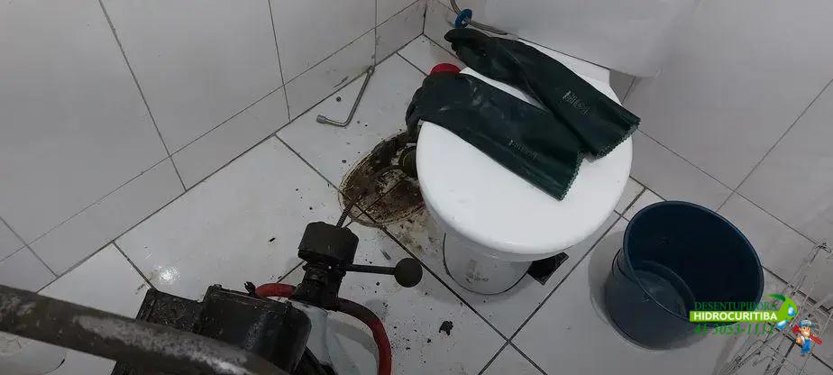 Como identificar rapidamente um cano furado na parede