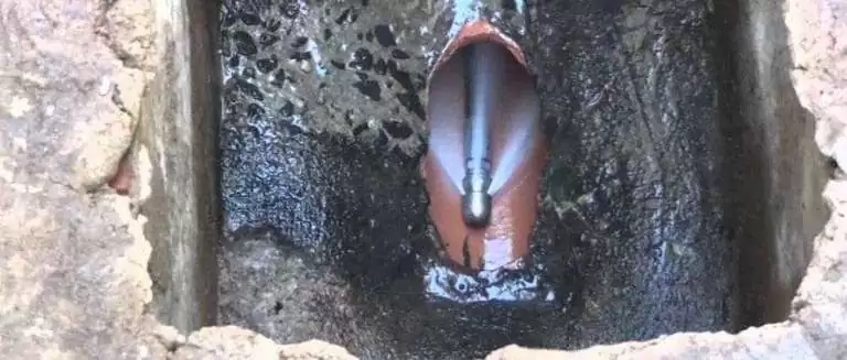 A Desentupidora Hidro Curitiba mostrando como funciona as redes de esgoto da Cidade de Curitiba