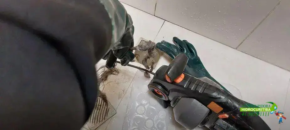 Desentupidora no Bairro Uberaba em Curitiba 2 Serviço de limpeza de caixa de gordura no bairro Uberaba, Curitiba